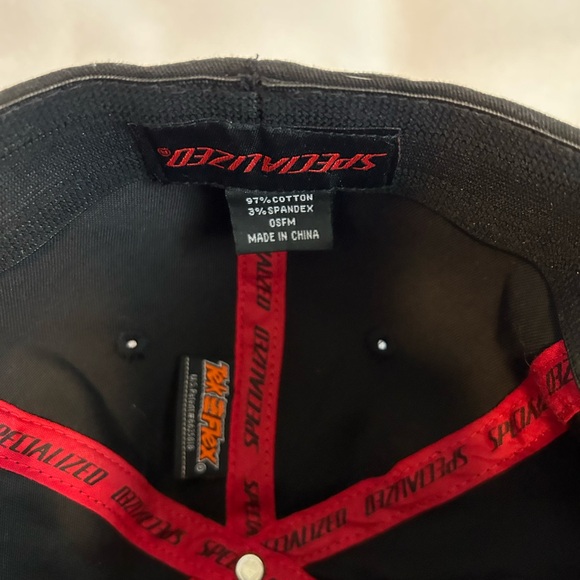 Fitted specialized hat - Picture 2 of 3